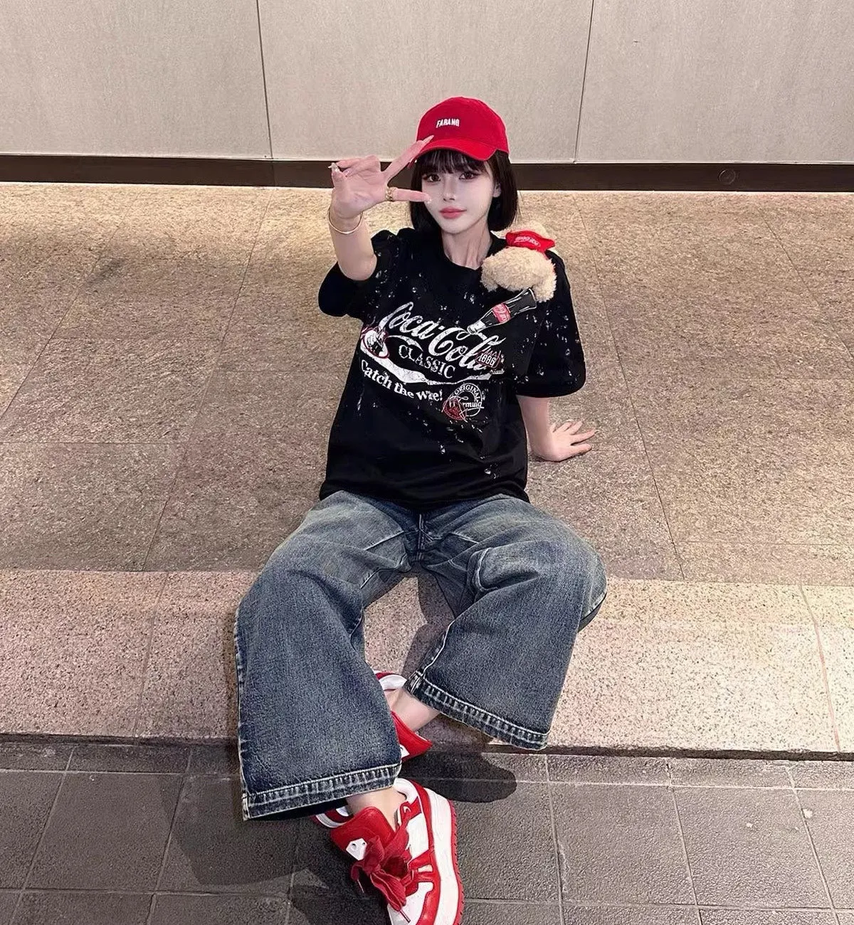 13DE MARZO x Coca-Cola Bear Water Drop T-Shirt (Black)